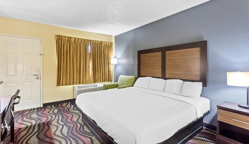 Room, 1 King Bed, Non Smoking, Jetted Tub