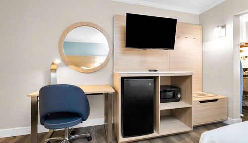 Standard Room, 1 Queen Bed, Accessible, Refrigerator & Microwave