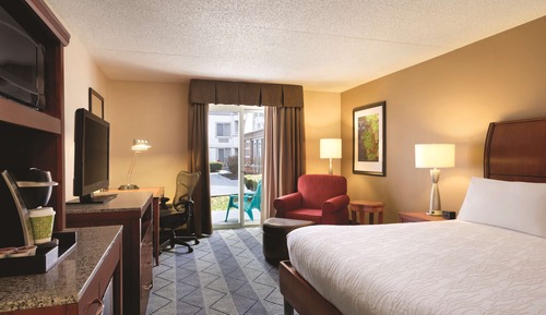 One king bed scenic view