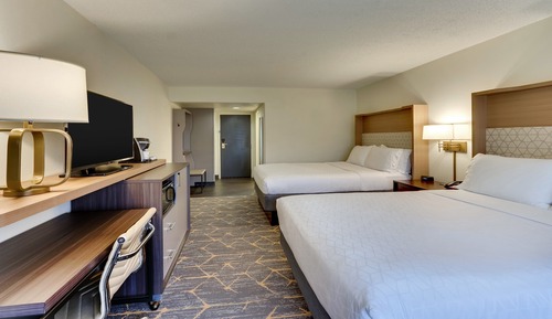 Room, 2 Queen Beds, Accessible, Golf View (Communications)