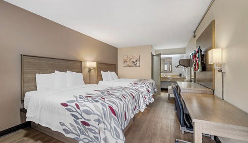 Deluxe Room, 2 Queen Beds, Smoking