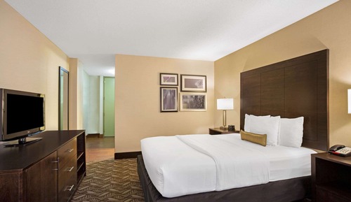 Room, 1 Queen Bed, Accessible, City View (Mobility Accessible)