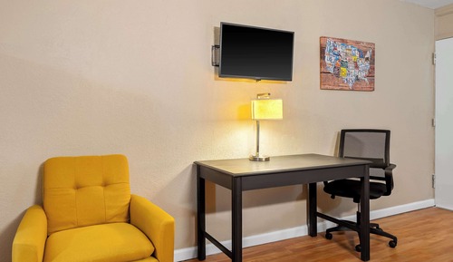 Suite, 1 Queen Bed with Sofa bed