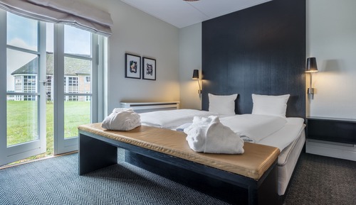 Suite, 1 King Bed with Sofa bed, Non Smoking