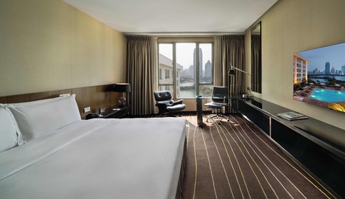 Continental Deluxe King Room