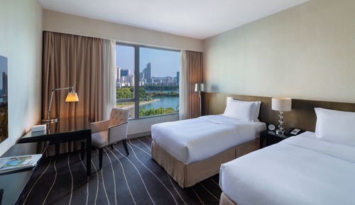Deluxe Lake View Twin Room
