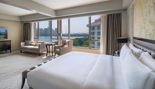 Premier Lake View King Room