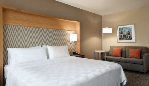 Suite, 1 King Bed, Accessible (Communications Accessible)
