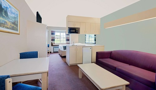 Suite, 1 Queen Bed