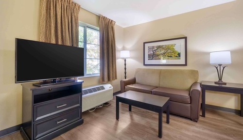 Deluxe Studio, 1 Queen Bed with Sofa bed, Non Smoking