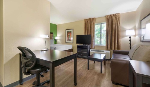Deluxe Studio, 1 Queen Bed with Sofa bed, Accessible, Non Smoking
