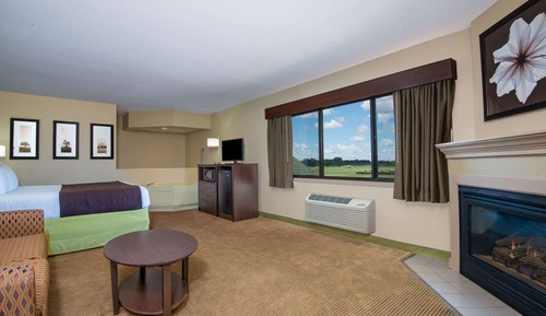 Deluxe Studio Suite, 1 King Bed, Non Smoking (Second Floor)
