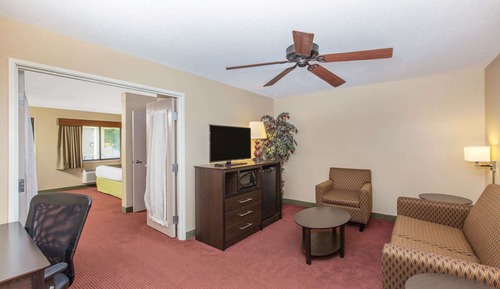 Superior Suite, 1 King Bed, Non Smoking (One-Bedroom, Second Floor)