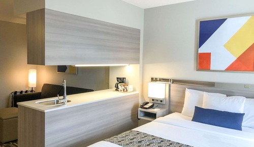 Studio Suite, 1 Queen Bed, Accessible, Non Smoking