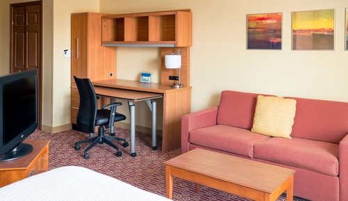 Suite, 1 Queen Bed with Sofa bed, Accessible (Mobility/Hearing Tub One Bedroom)
