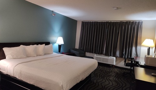 Room, 1 King Bed, Accessible, Non Smoking (Mobility, Bathtub w/Grab Bars)
