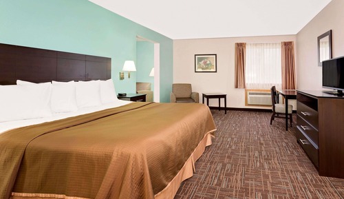 Suite, 1 King Bed, Smoking, Microwave
