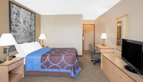 Suite, 1 Queen Bed, Non Smoking (One-Bedroom)