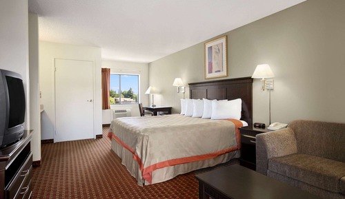 Standard Room, 1 King Bed, Smoking