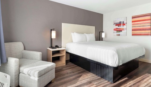 Standard Room, 1 King Bed, Non Smoking, Refrigerator & Microwave