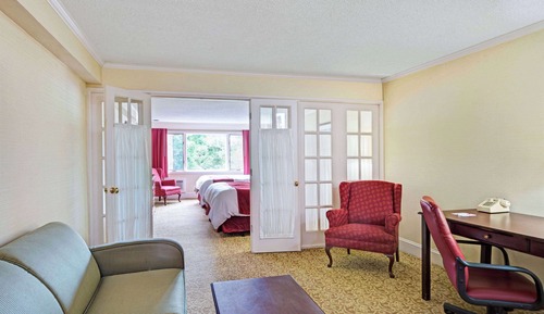 Suite, 2 Double Beds, Non Smoking (One-Bedroom)