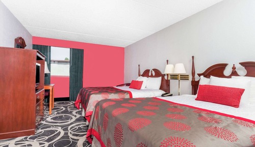 1 King and 1 Queen Bed, Two-Bedroom, Suite, Non-Smoking