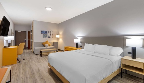 Suite, 1 King Bed, Accessible, Non Smoking