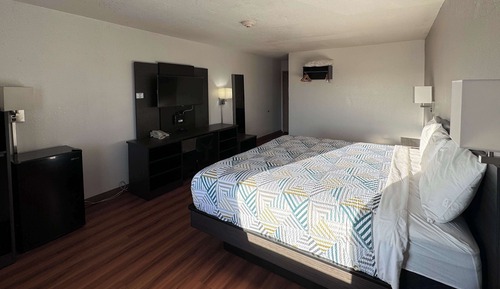 Deluxe Room, 1 King Bed, Non Smoking, Refrigerator & Microwave
