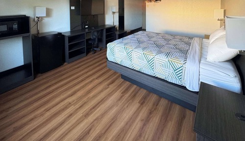 Deluxe Room, 1 Queen Bed, Accessible, Non Smoking