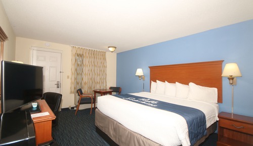 Standard Room, 1 King Bed, Smoking