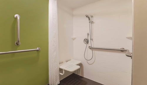 Room, 1 Queen Bed, Accessible, Non Smoking (Accessible Tub)