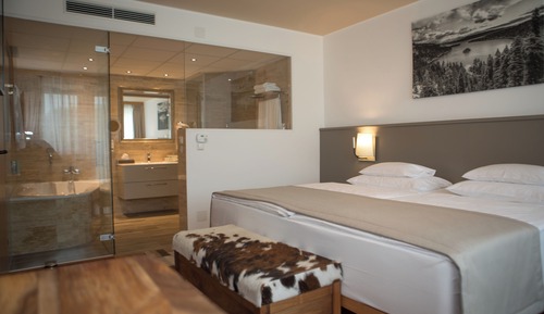 Suite, City View