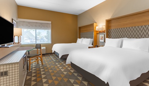 Standard Room, 2 Queen Beds, Roll-in Shower (Mobility)