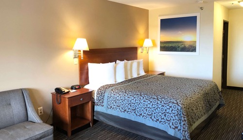Standard Room, 1 Queen Bed, Accessible
