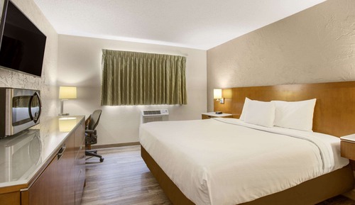Standard Room, 1 King Bed, Non Smoking