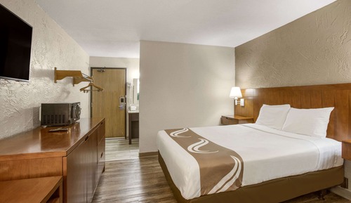 Standard Room, 1 Queen Bed, Non Smoking (No Pets Allowed)