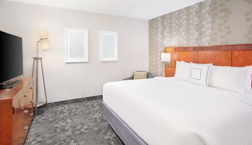 Suite, 1 Bedroom, Non Smoking, Courtyard View