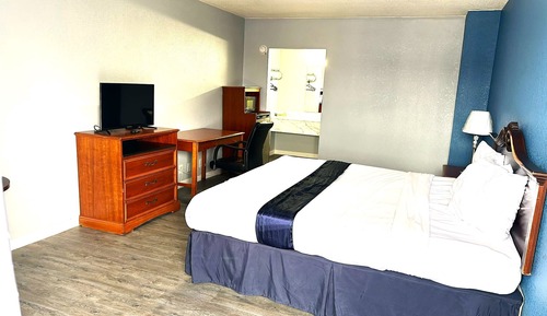 Room, 1 King Bed, Smoking