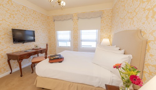 Standard Room, 1 Queen Bed