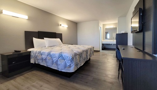 Deluxe Room, 1 King Bed, Accessible, Non Smoking