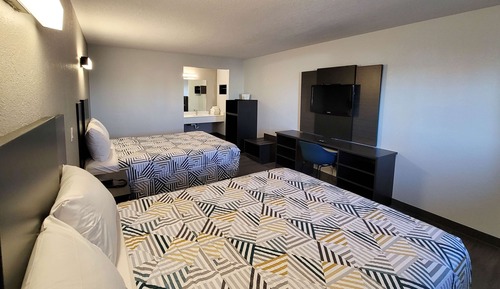 Deluxe Room, 2 Queen Beds, Non Smoking, Refrigerator & Microwave