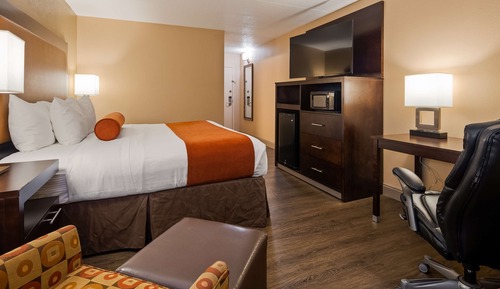 Standard Room, 1 King Bed, Non Smoking, Refrigerator & Microwave