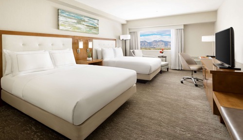 Room, 2 Queen Beds, Mountain View