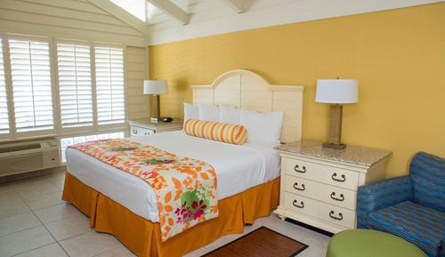 Standard Room, 1 King Bed, Refrigerator & Microwave, Marina View