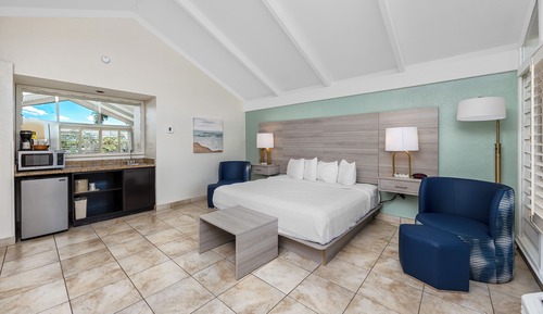 Standard Room, 1 King Bed, Non Smoking, Balcony (Larger Room)