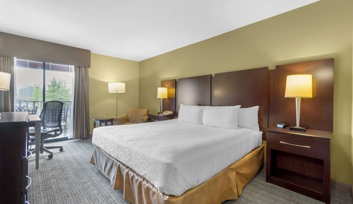 Standard Room, 1 King Bed, Non Smoking, Balcony