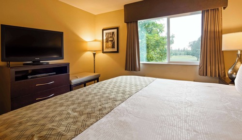 Suite, 1 King Bed, Balcony, Golf View (Living Room)