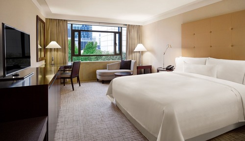 Deluxe Room, 1 King Bed, Non Smoking, City View (Pool Access)