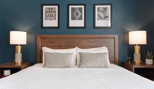 Room, 1 Queen Bed, Mobility Accessible (with Roll in Shower)