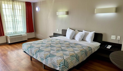Standard Room, 1 King Bed, Smoking